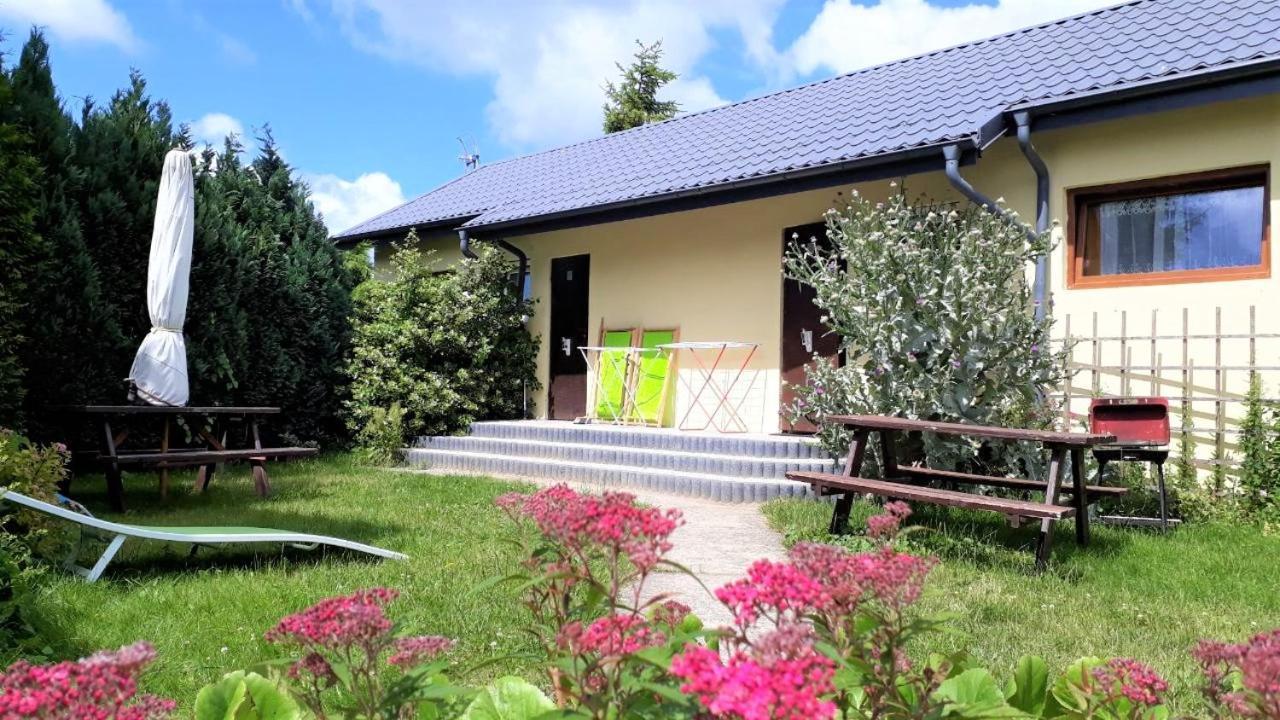 Ow Wilk - Pokoje I Domki Z Aneksami Kuchennymi, Parking, Plac Zabaw Leba Exterior photo
