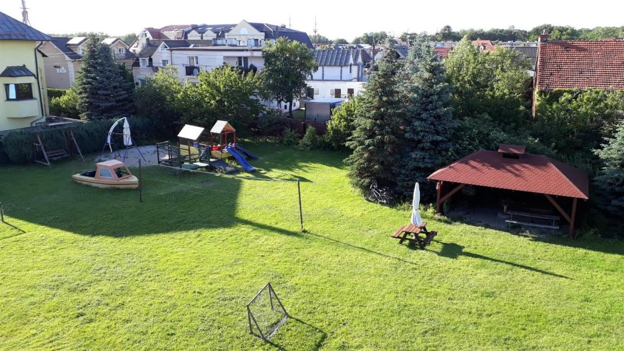 Ow Wilk - Pokoje I Domki Z Aneksami Kuchennymi, Parking, Plac Zabaw Leba Exterior photo