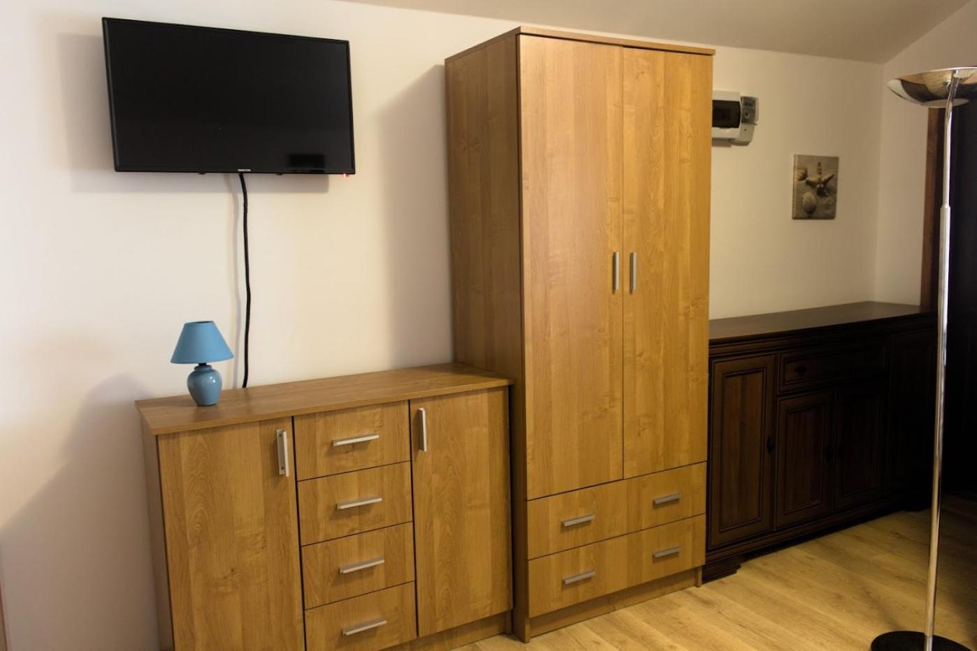 Ow Wilk - Pokoje I Domki Z Aneksami Kuchennymi, Parking, Plac Zabaw Leba Room photo